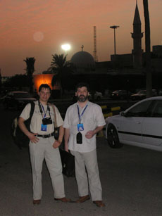 Я и мой коллега Саша Симонов в кампусе кувейтского университета март 2008 г.
